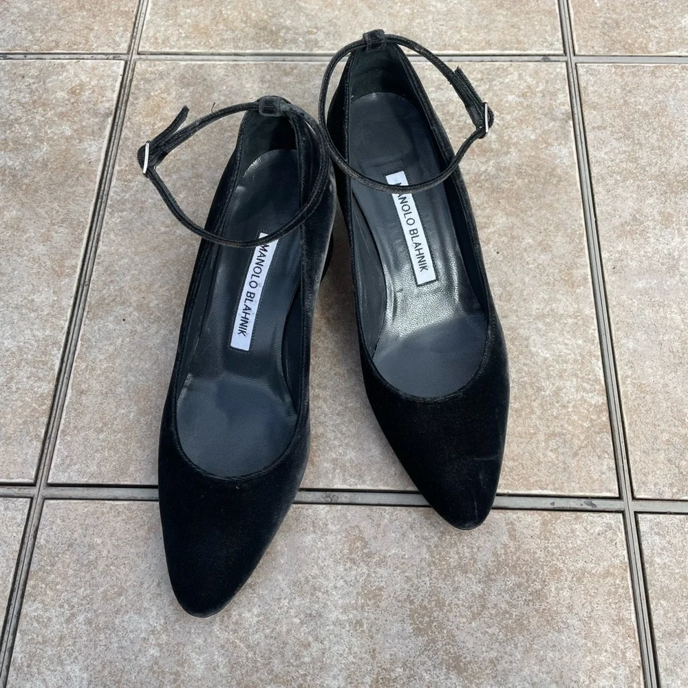 Manolo Blahnik Listony Strap 50 - Picture 2 of 16